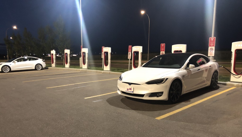 tesla-fast-charging-station